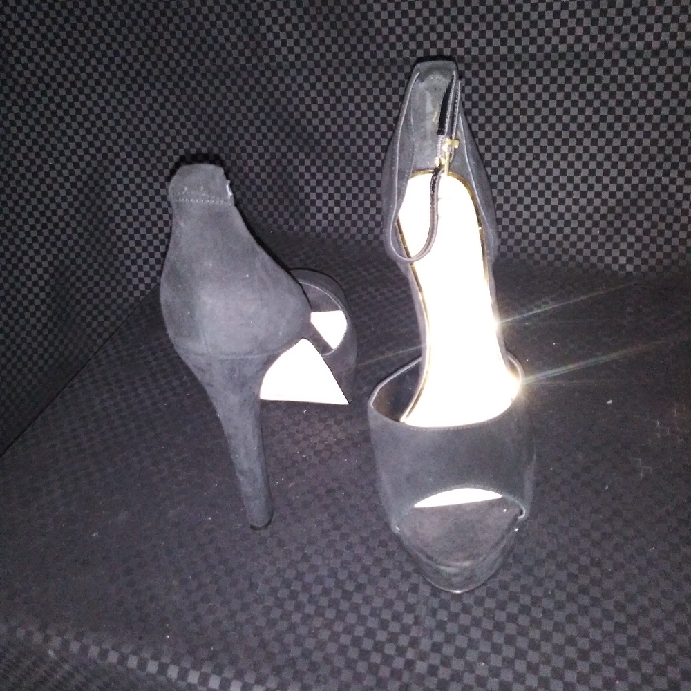Heel - Picture 3 of 3